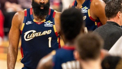 世界杯高清直播-骑士遭绿军横扫：哈登19+10逼近29000分 米切尔复出30+7+5