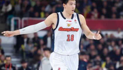 世界杯手机观看-虚惊一场！广东国手焦泊乔崴脚被搀扶退赛 无大碍出席发布会